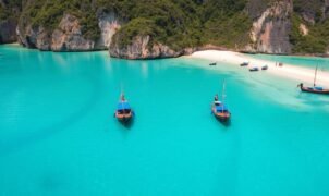Pristine beach in El Nido, Palawan with limestone cliffs and clear turquoise water - sustainable Philippines travel destination